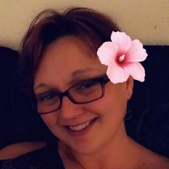 Meet your Posher, Jen - Picture 2 of 2